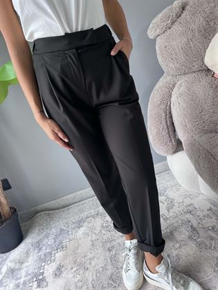 pantalone con pences sigaretta nero con elastico dietro