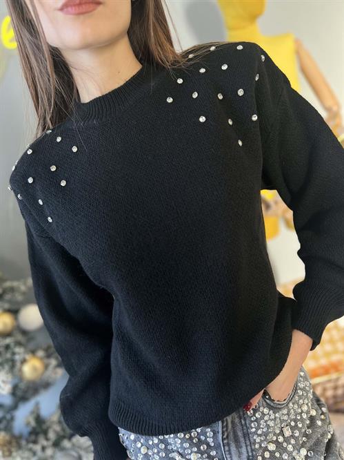 Maglia  nera con spalline e con strass sulle spalle