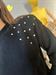 Maglia  nera con spalline e con strass sulle spalle