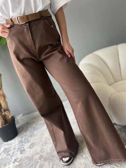 jeans marrone cioccolato sfrangiato con cintura