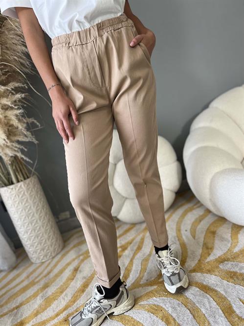 Pantalone modello LISA colore beige camel con elastico in vita