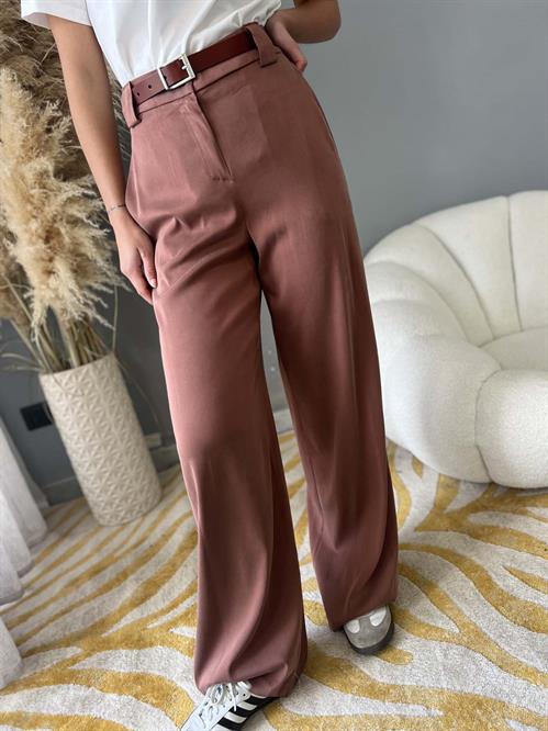 Pantalone palazzo terracotta con cintura ed elastico in vita dietro