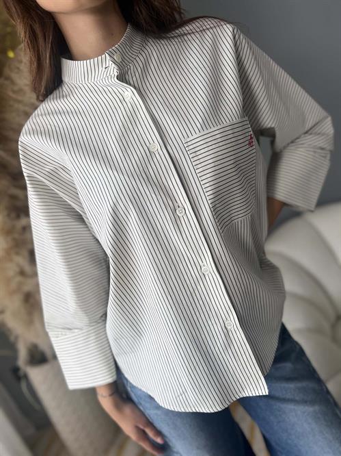 camicia bianca a righe nera con ricamo